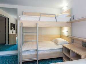 Отель "Yalta Intourist" | 4-местный  стандарт улучшенный (2-спальная кровать и 2-ярусная кровать)