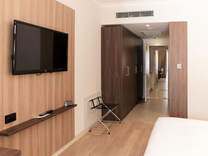 Отель "Courtyard by Marriott Sochi" | 4-местный  3-комнатный  люкс Junior suite