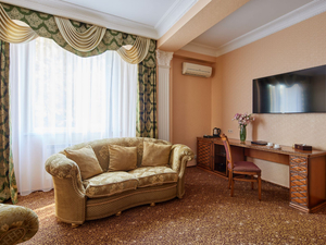 Отель "Чеботаревъ" | 2-местный  2-комнатный  люкс "Президентский"