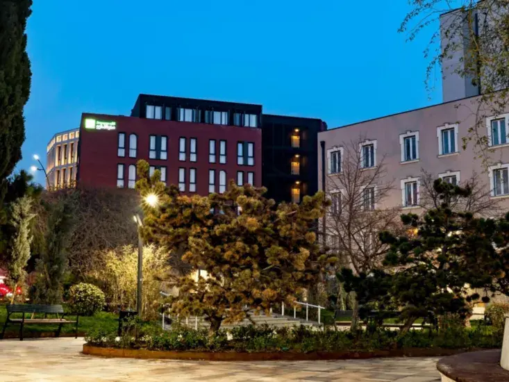 Отель "Holiday Inn Express Tbilisi Avlabari" |