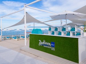 Отель "Radisson Collection Paradise Resort & SPA" | Водоемы и пляж