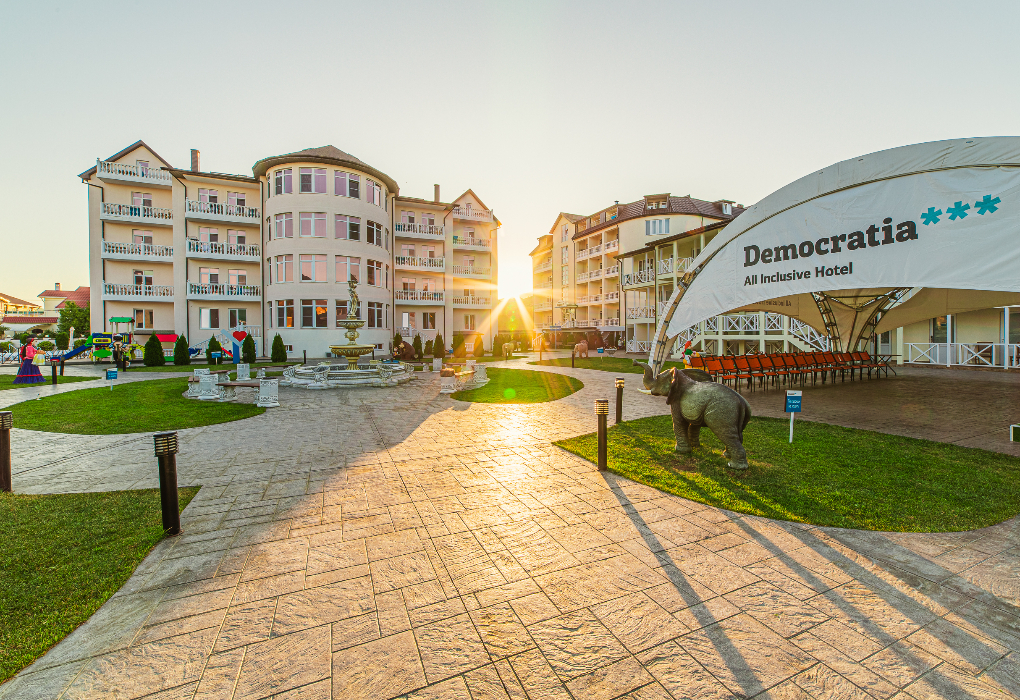 Отель "Democratia Ultra All Inclusive Family Hotel" | Корпуса Основная территория