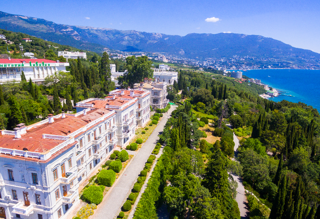 "Приглашение в путешествие по Крыму - СуперЛайт", тур на 11 дней (3 дня экскурсий + 8 дней отдыха) | Ливадийский дворец